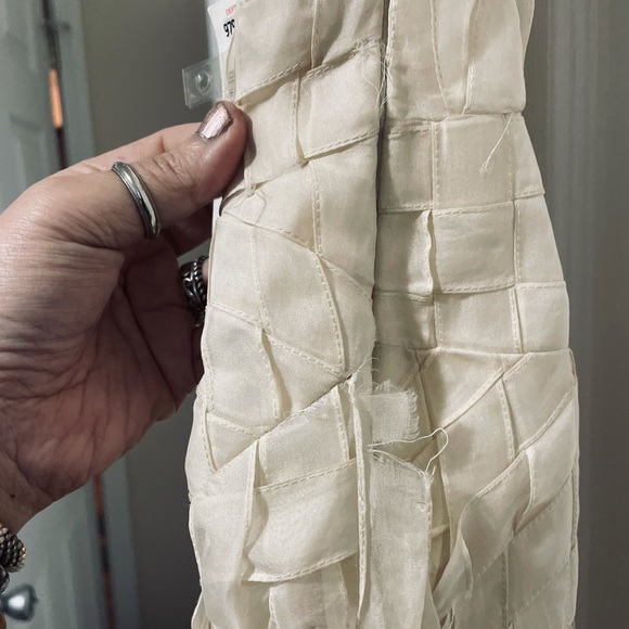 Vintage Style Wedding Dress by Réva Mivasagar - Picture 5 of 8